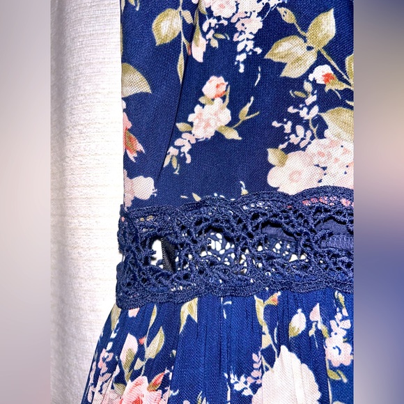 NEW Floral Mini Dress with Transparent Lace Belt. Size 3 - Picture 4 of 4